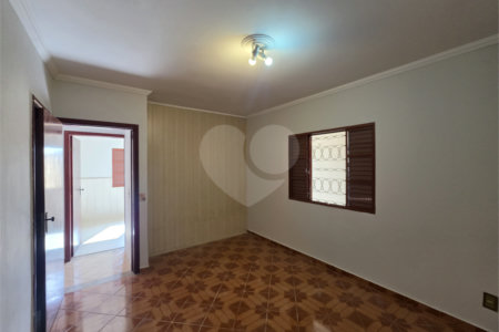 Casa à venda com 4 quartos, sendo 2 suítes,  em Vila Espírito Santo, Sorocaba, SP