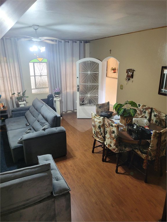 Sobrado à venda com 3 quartos, sendo 1 suíte,  em Tremembé, São Paulo, SP