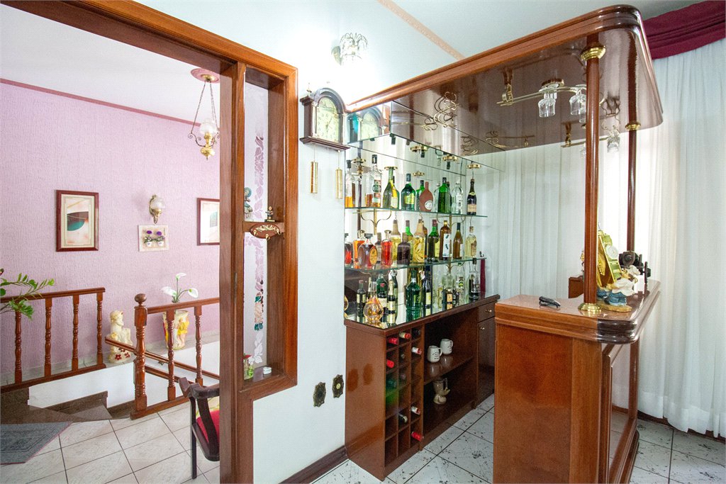 Sobrado à venda com 5 quartos, sendo 1 suíte,  em Jardim Villaça, São Roque, SP