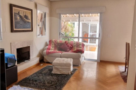 Casa à venda com 4 quartos, sendo 2 suítes, no condomínio Casas de Windsor, São Paulo - SP