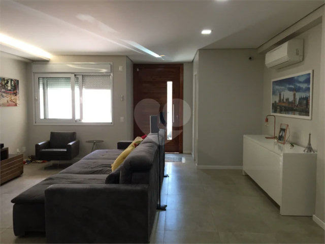 Sobrado à venda com 3 quartos, sendo 1 suíte,  em Alto da Boa Vista, São Paulo, SP