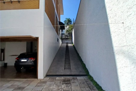 Sobrado à venda com 4 quartos, sendo 2 suítes,  em Jardim Leonor, São Paulo, SP