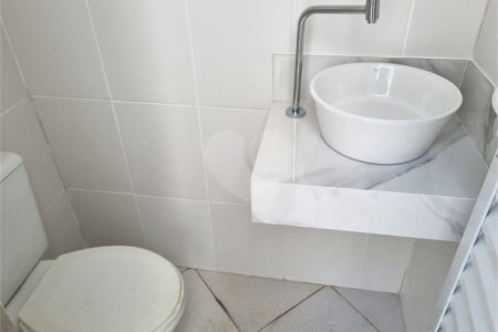Casa à venda com 3 quartos, sendo 2 suítes,  em Mirandópolis, São Paulo, SP