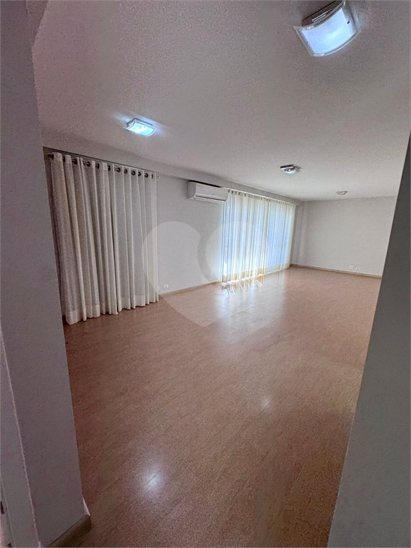 Apartamento para alugar com 3 quartos, sendo 1 suíte,  em Pinheiros, São Paulo, SP