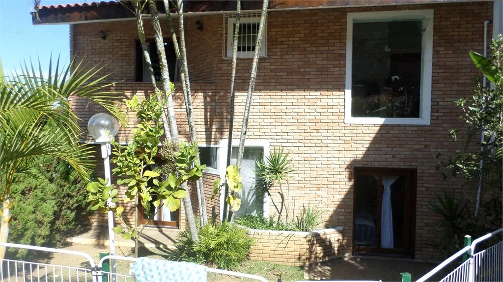 Sobrado à venda com 4 suítes em Recanto Impla, Carapicuíba, SP