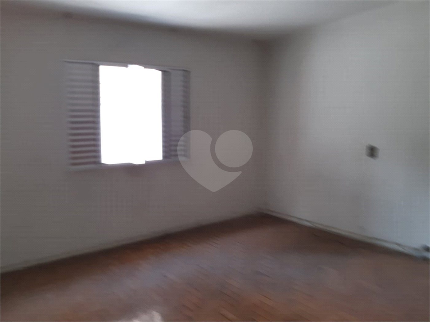 Casa à venda com 3 quartos, sendo 1 suíte, no condomínio Sem Nome, São Paulo - SP