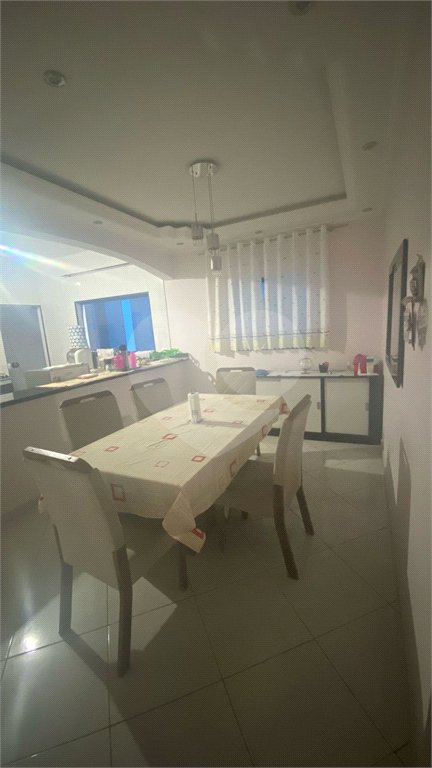 Sobrado à venda com 3 quartos, sendo 1 suíte, em Vila Virgínia, Itaquaquecetuba, SP