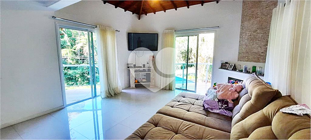 Casa à venda com 4 quartos, sendo 2 suítes,  no condomínio Sausalito, Mairiporã - SP
