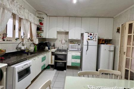 Casa à venda com 3 quartos, sendo 1 suíte, no condomínio Morada dos Pássaros, São Paulo - SP