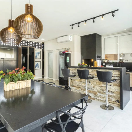Casa à venda com 4 suítes no condomínio Granville, Atibaia - SP