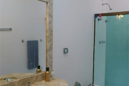 Casa à venda com 4 quartos, sendo 2 suítes, no condomínio Vila das Flores, São Paulo - SP