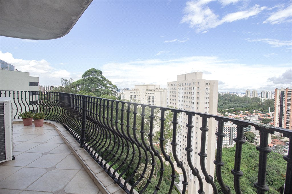 Apartamento à venda com 4 quartos, sendo 2 suítes,  em Jardim Parque Morumbi, São Paulo, SP