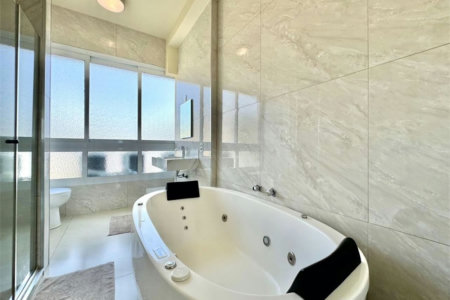 Apartamento Residencial à venda, Pitangueiras, Guarujá - AP0768.