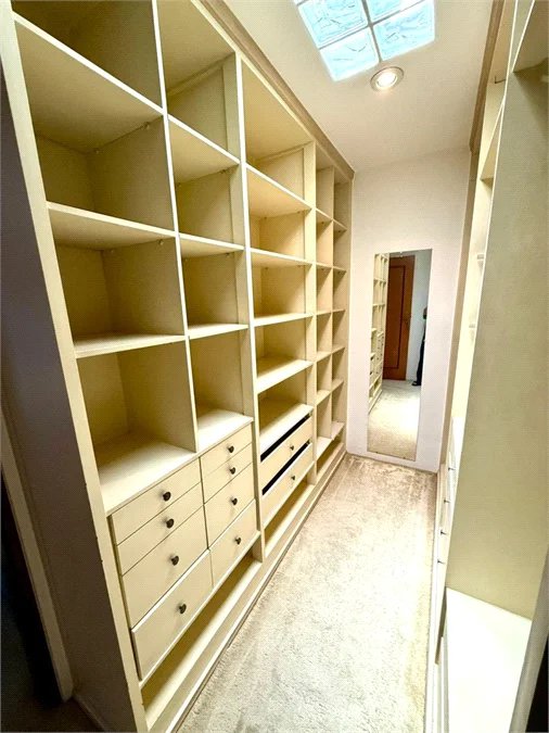 Sobrado à venda com 5 quartos, sendo 3 suítes, em Jardim Leonor, São Paulo, SP