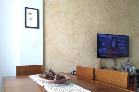 Apartamento com três dormitórios no Bom Retiro.
