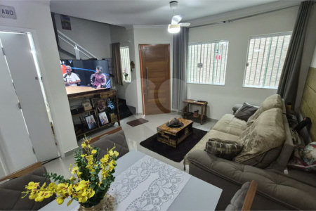 Casa à venda com 2 suítes no condomínio Simão Machado, São Paulo - SP