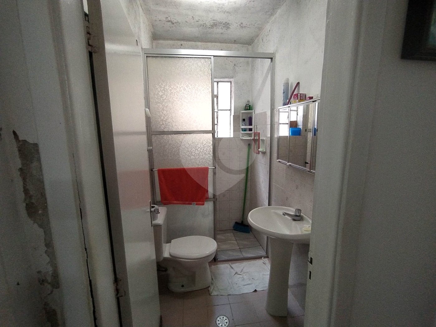 Casa à venda com 6 quartos, sendo 2 suítes, em Chora Menino, São Paulo, SP