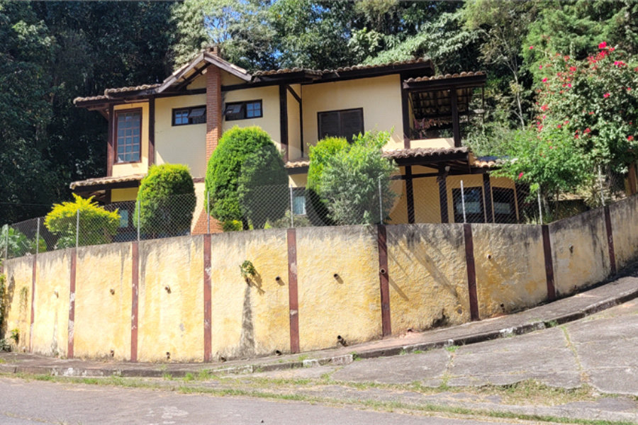 Casa à venda com 3 quartos, sendo 1 suíte, no condomínio Sausalito, Mairiporã - SP