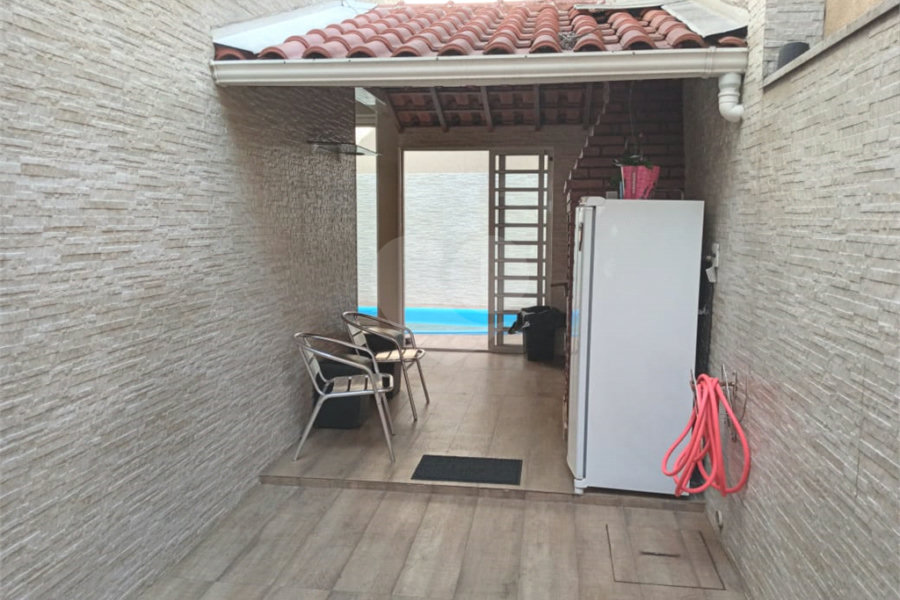 Sobrado à venda com 3 quartos, sendo 1 suíte, em Jardim Santa Beatriz, Guarulhos, SP