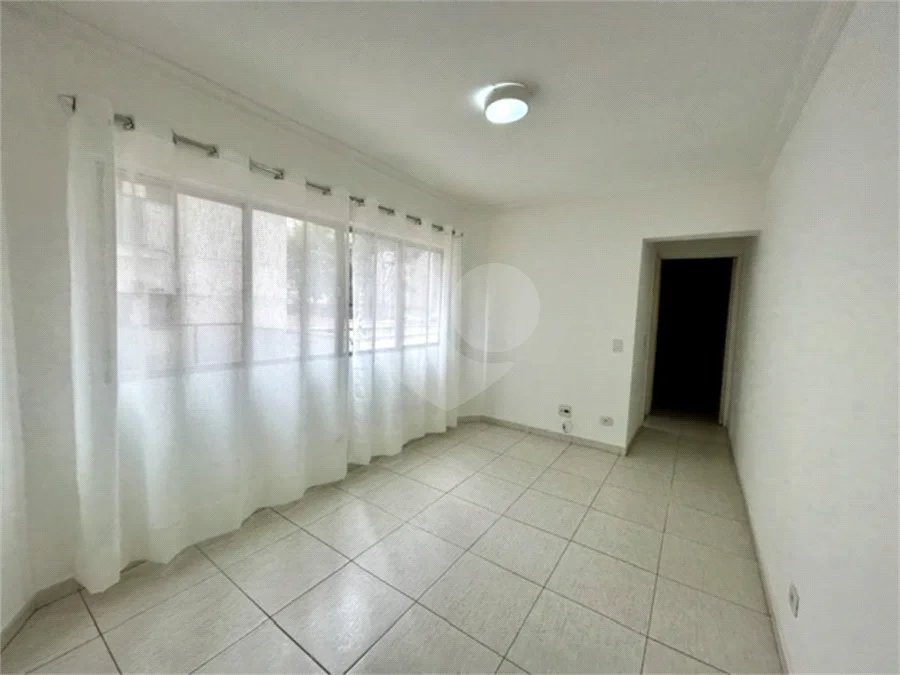 Apartamento Reformado com 1 dormitório, 1 vaga de garagem em Santa Cecília.