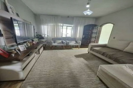 Sobrado com 3 quartos, 2 vagas de garagem e churrasqueira próximo a Chácara do Joquei