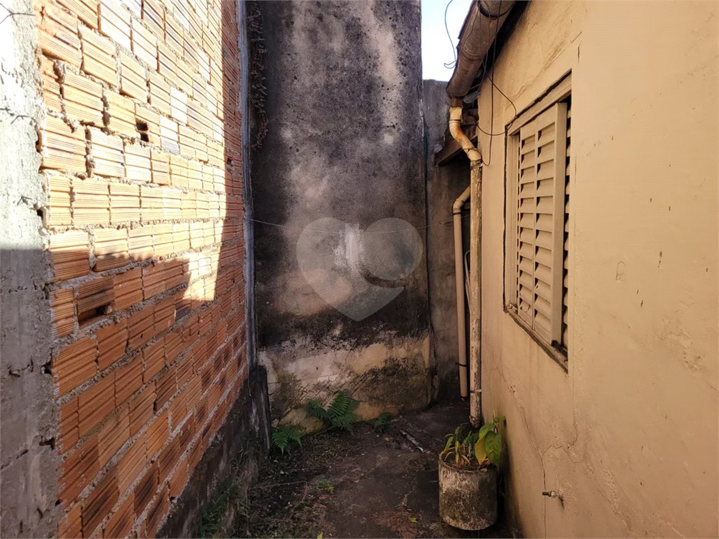 Casa na região do alto da Mooca com 242m² de área total.