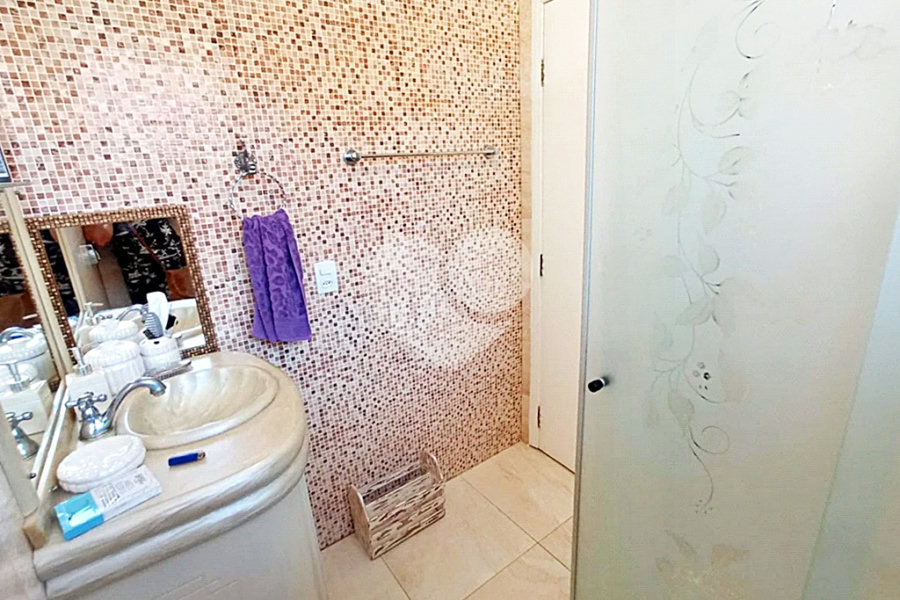 Casa Santa Teresinha | 4 Suítes | 280m² | 3 Vagas | Excelente Localização