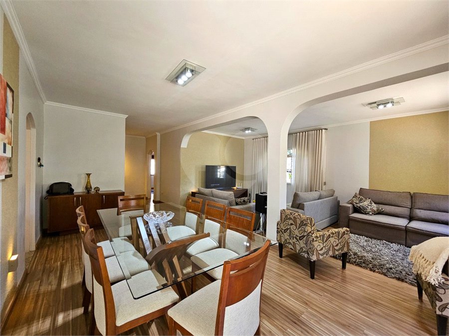 Casa térrea em Atibaia com 3 dormitórios (2 suítes), piscina, espaço gourmet, condomínio fechado