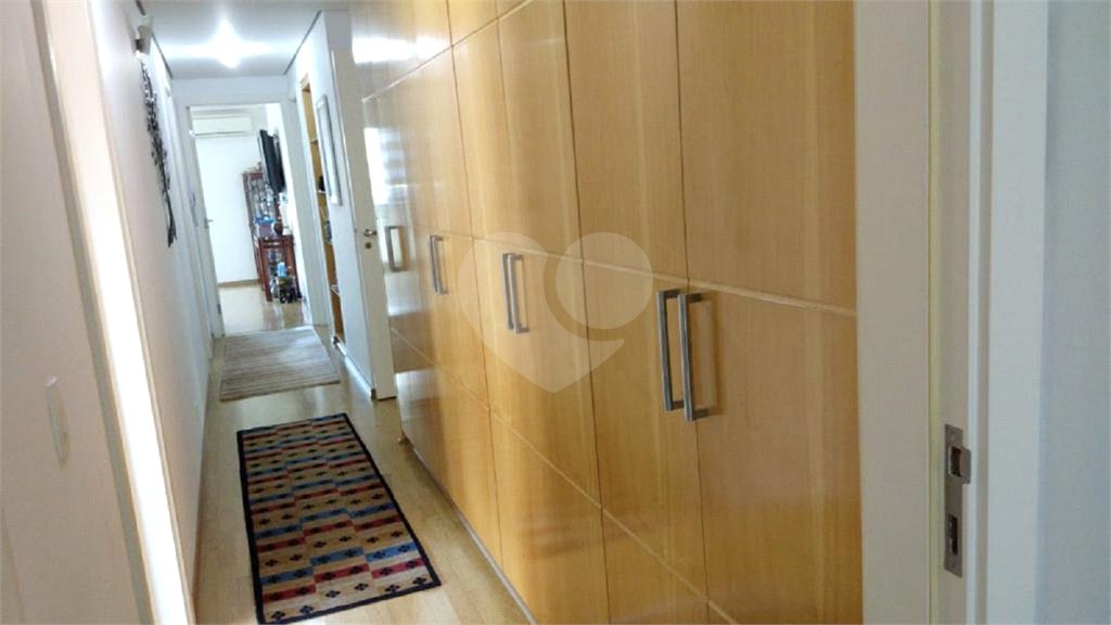 Apartamento à venda no Paraíso de 303m² com 4 suítes e 4 vagas.
