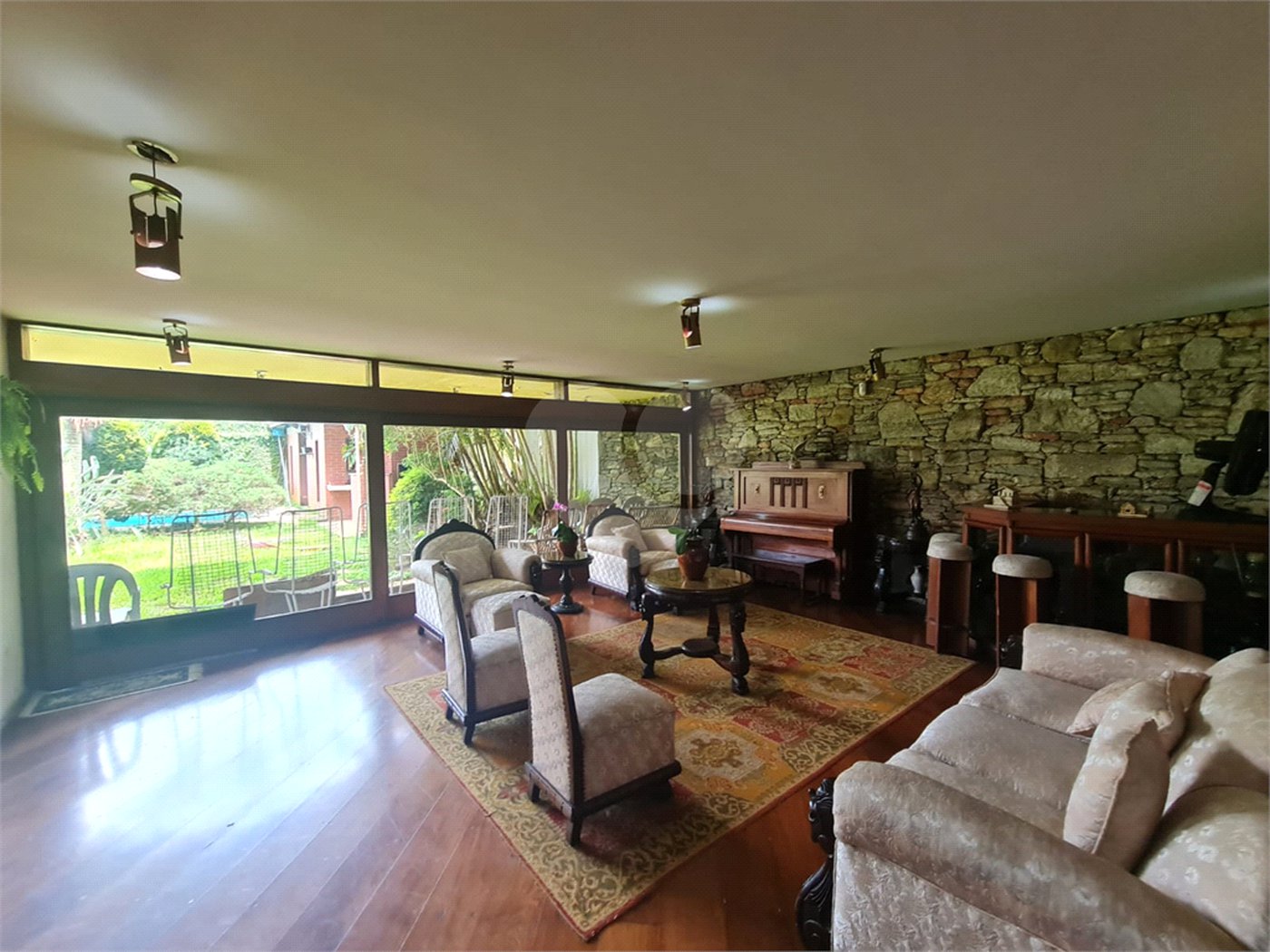 Casa à venda com 3 quartos, sendo 1 suíte, em Interlagos, São Paulo, SP