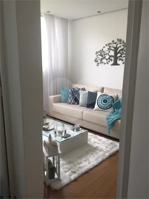 Apartamento com 2 quartos e 1 banheiro