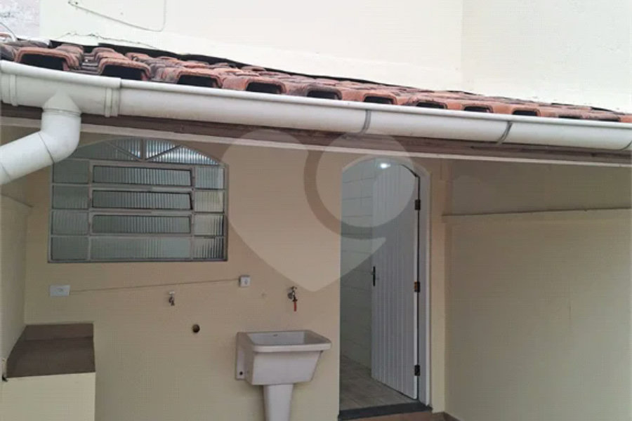 SOBRADO COM 02 VAGAS NA GARAGEM