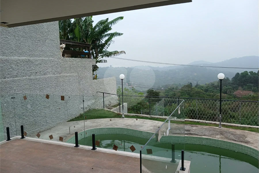 Sobrado à venda com 3 suítes em Roseira, Mairiporã, SP