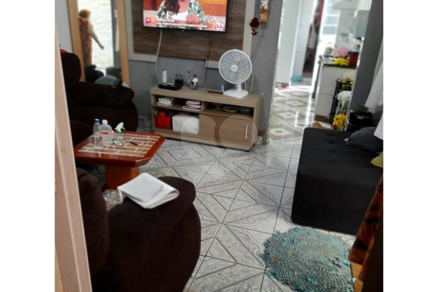 Casa à venda com 2 quartos no condomínio Benvinda Catarina de Jesus, São Paulo - SP