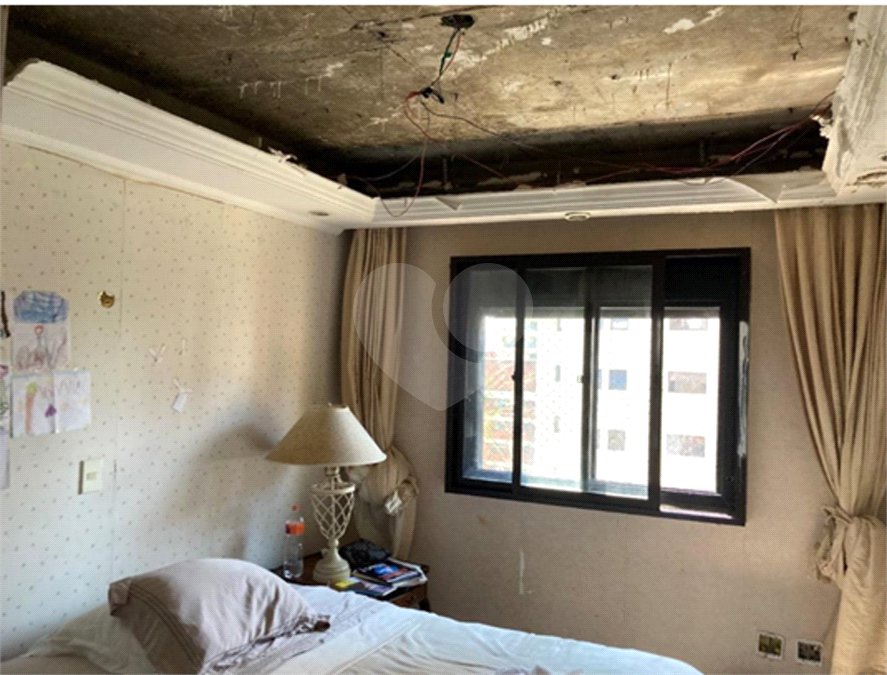 Apartamento à venda com 4 quartos, sendo 2 suítes,  em Moema, São Paulo, SP