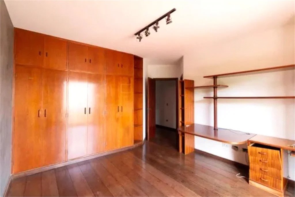 Sobrado à venda com 4 quartos em Jardim das Vertentes, São Paulo, SP