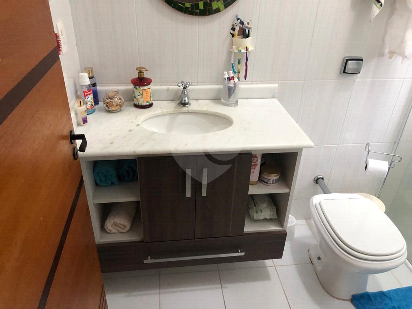 Casa à venda com 3 quartos, sendo 1 suíte, no condomínio Parque Suiça, Caieiras - SP