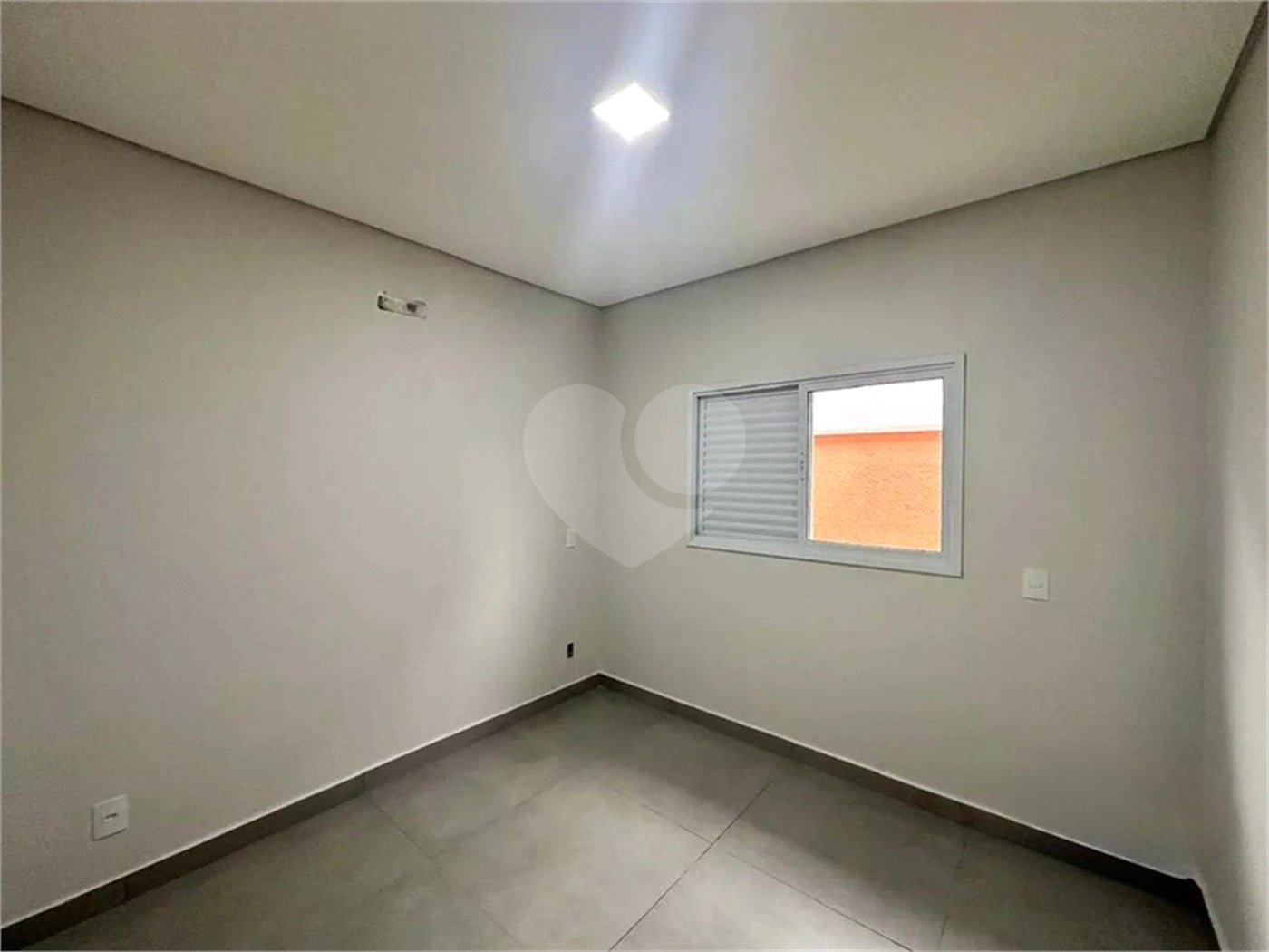 Casa à venda com 3 quartos, sendo 1 suíte, no condomínio Residencial Villa Verona, Sorocaba - SP