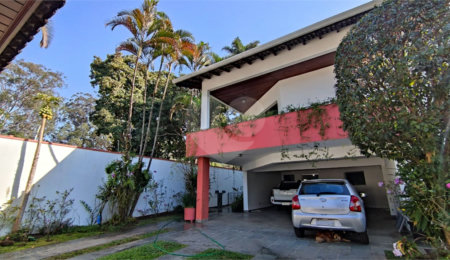 Sobrado à venda com 4 quartos, sendo 2 suítes,  em Interlagos, São Paulo, SP