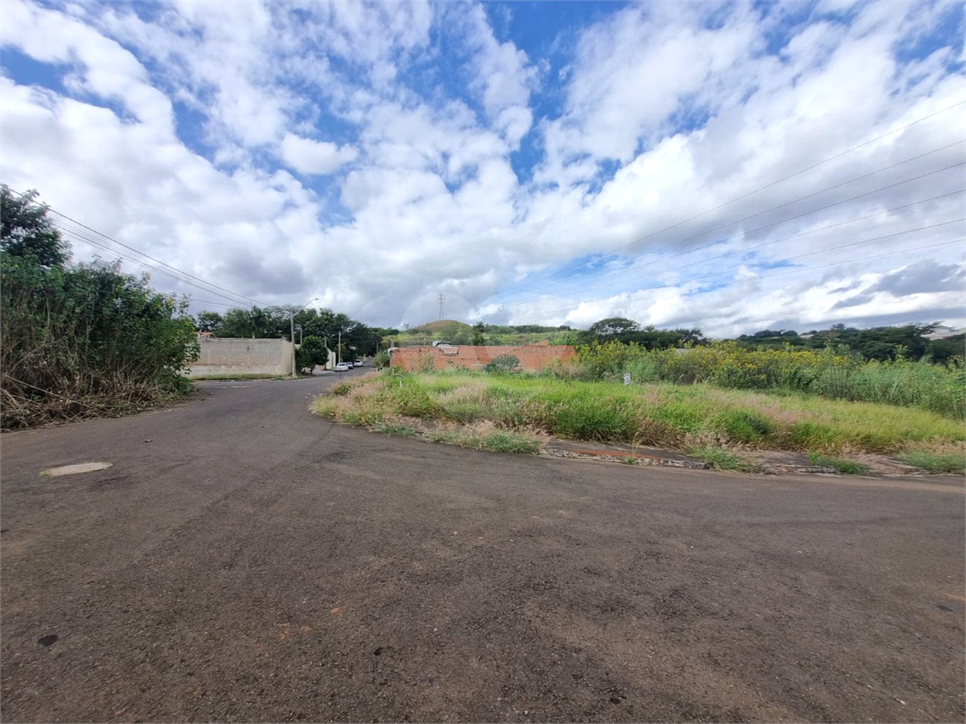 Terreno à venda – 402,87 m² Prolongamento do Jardim das Torres.