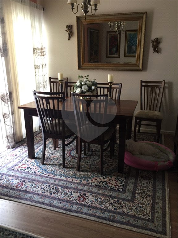 Casa à venda com 3 quartos, sendo 1 suíte, no condomínio Moradas do Horto, São Paulo - SP