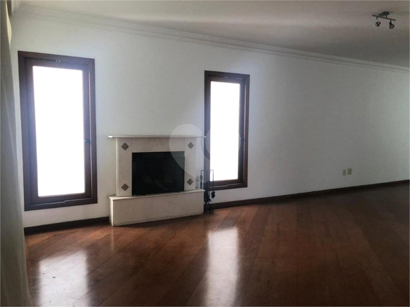 Casa à venda com 4 suítes no condomínio Vila das Emboabas, São Paulo - SP