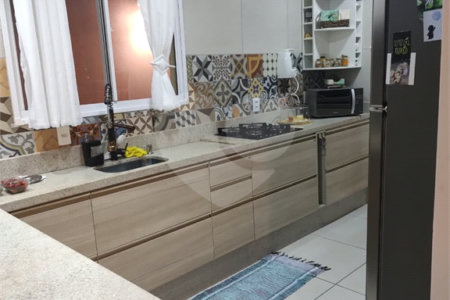 Casa à venda com 3 quartos, sendo 1 suíte,  no condomínio Bosques da Vila - Casa 3° Fase, Cotia - SP
