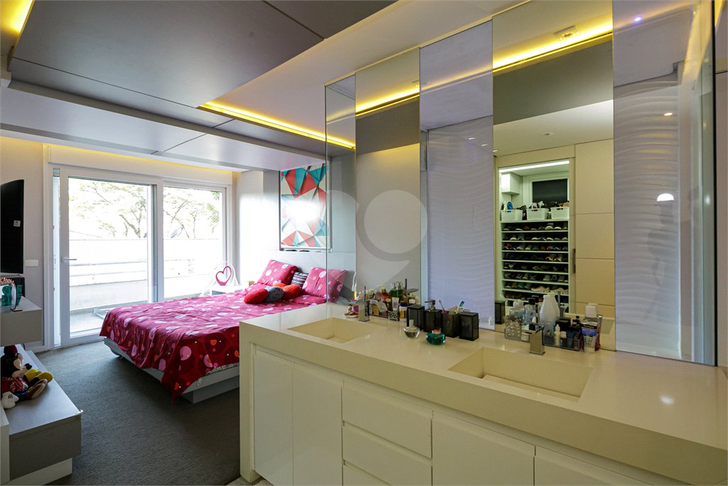 Casa à venda com 3 suítes no condomínio Modigliani, São Paulo - SP