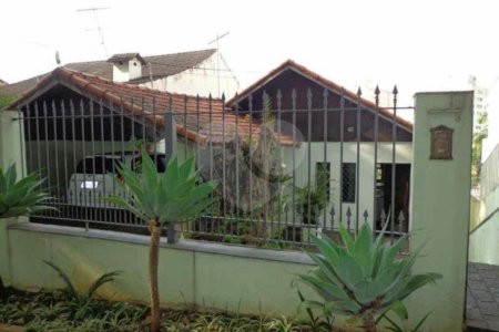 Casa à venda com 3 quartos, sendo 1 suíte,  em Jardim Londrina, São Paulo, SP