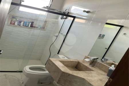 Sobrado à venda com 3 quartos em Cidade Aracy, São Carlos, SP