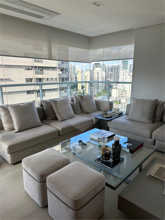 Apartamento à venda com 3 quartos, sendo 2 suítes, em Vila Olímpia, São Paulo, SP