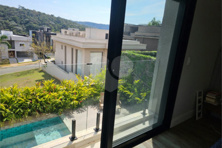 Casa à venda com 4 suítes no condomínio Residencial Itahyê, Santana de Parnaíba - SP