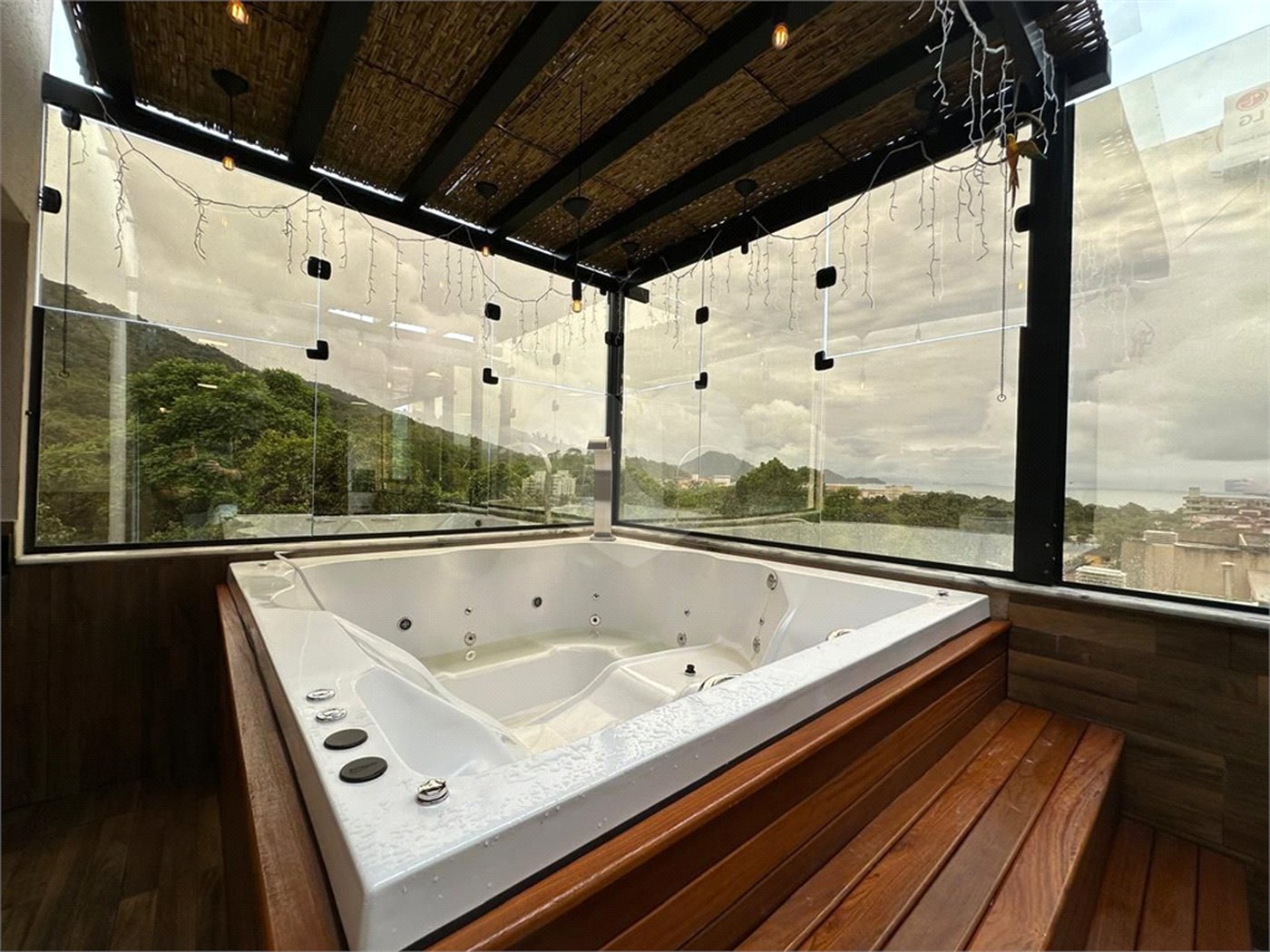 Duplex à venda com 3 quartos, sendo 2 suítes,  em Toninhas, Ubatuba, SP