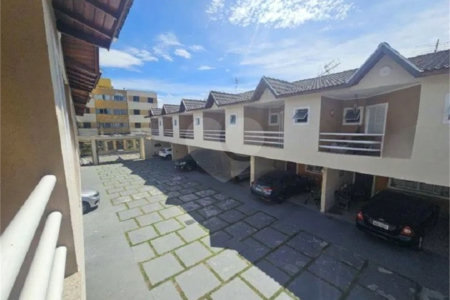 Casa à venda com 3 quartos, sendo 1 suíte,  no condomínio Residencial Villagio Vitória, Guarulhos - SP